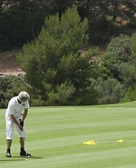 Lisez bien le grain pour réussir un putt en montée Lisez bien le grain pour réussir un putt en montée